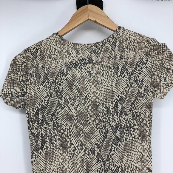 Aritzia Babaton Everyday T-Shirt in Light  Grey Smoke Snakeskin Print Size XXS - Picture 14 of 16
